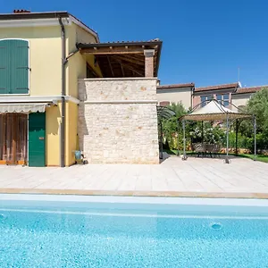 Charming Orange With Private Pool And Garden Oasis Tar-Vabriga